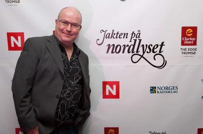 GuideGunnar in front of a promotion sign for Northern Lights TV